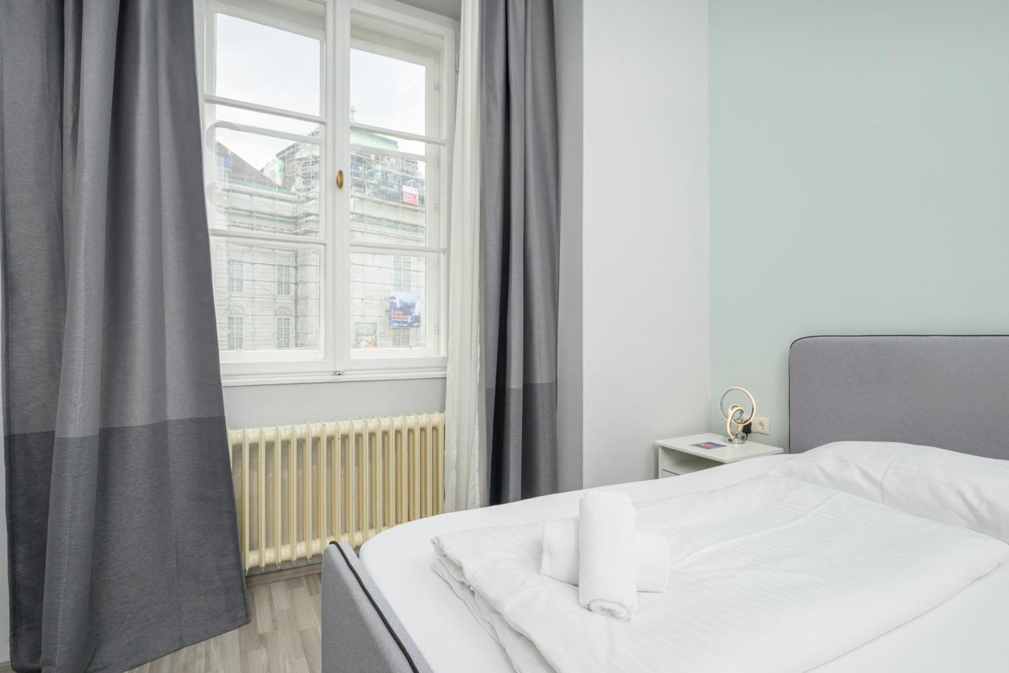 Palais Palffy Apartments Wien Exteriör bild