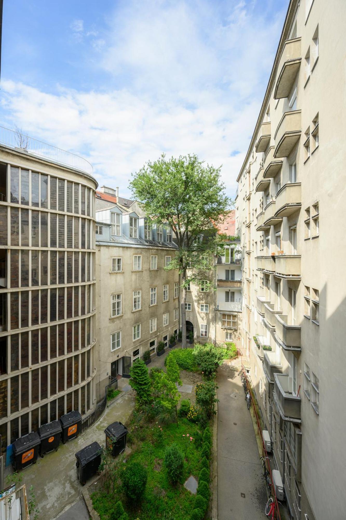 Palais Palffy Apartments Wien Exteriör bild